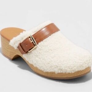 Universal Thread Sherpa clogs 2.5 in block heel size 10